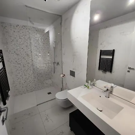 Apartment One Floreasca Near Park Luxury Bukarest
