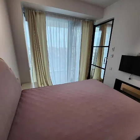 Apartment One Floreasca Near Park Luxury Bukarest