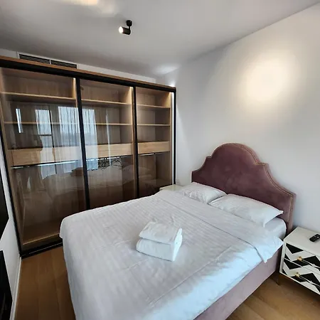 Apartment One Floreasca Near Park Luxury Bukarest