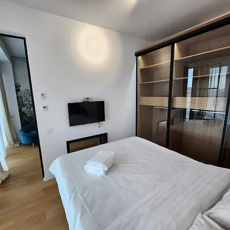 Apartment One Floreasca Near Park Luxury *
