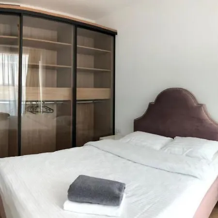 Apartment One Floreasca Near Park Luxury